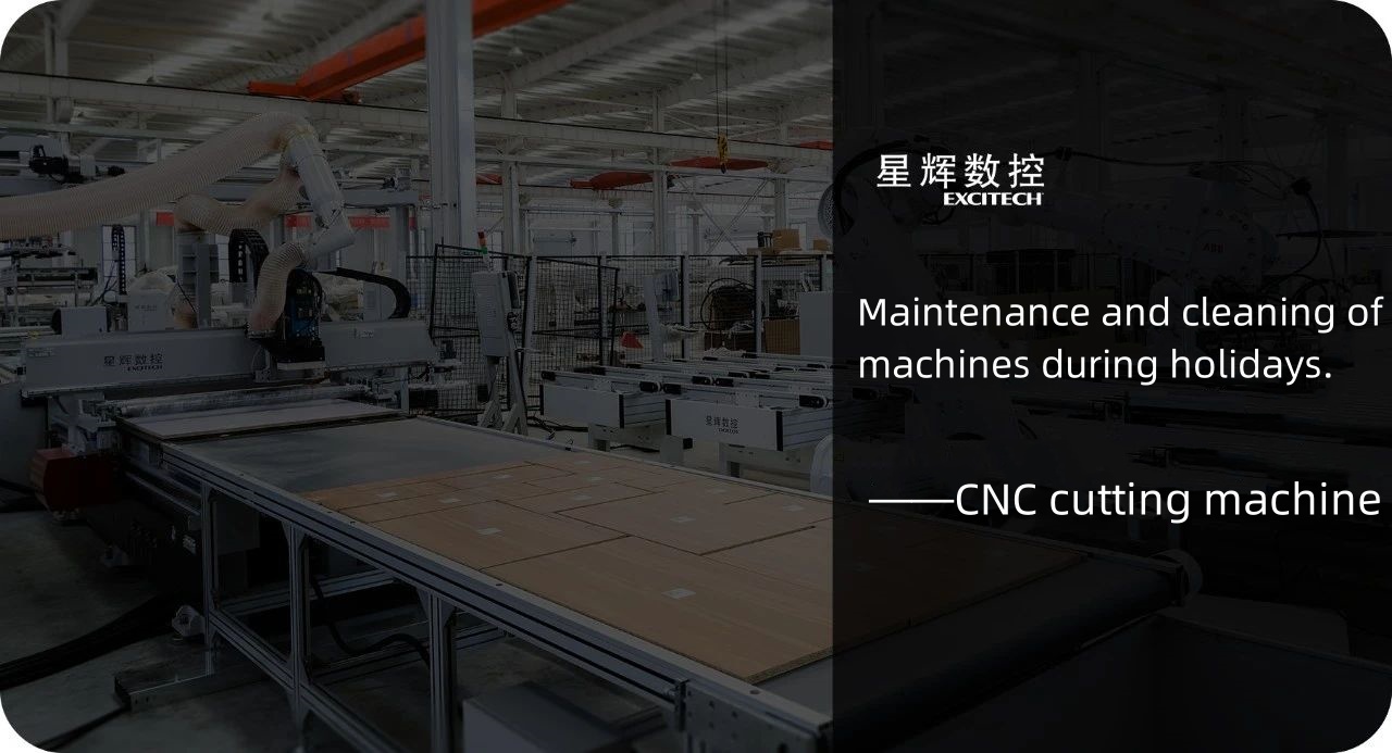 Vzdrževanje in čiščenje CNC rezalnega stroja med počitnicami.