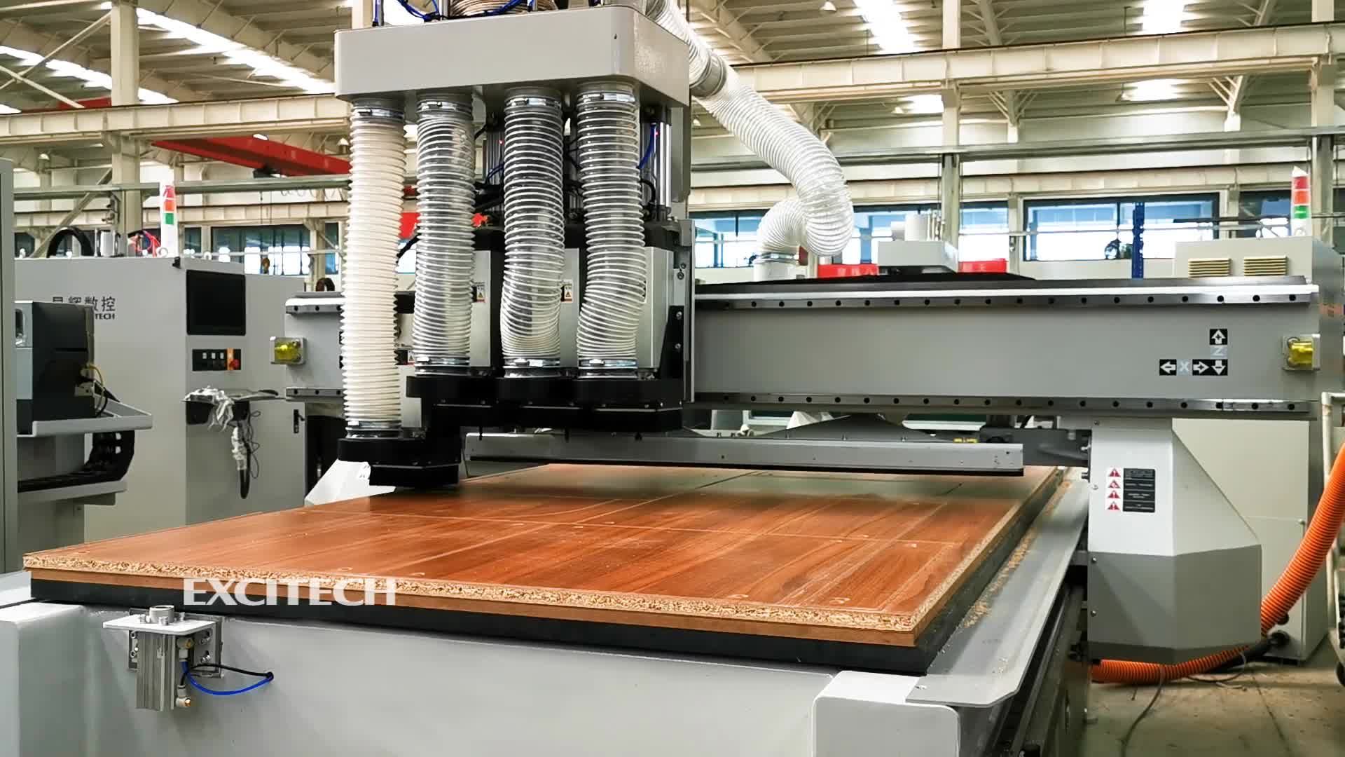 Excitech štiriglavi delovni center CNC stroj